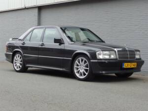 Immagine 2/98 di Mercedes-Benz 190 E 2.3-16 (1985)