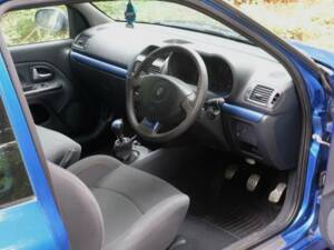 Afbeelding 22/38 van Renault Clio II 2.0 16V Sport (2002)