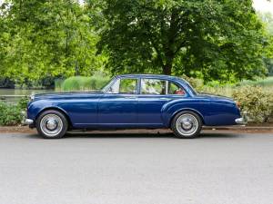 Image 5/44 of Bentley S 3 Continental Flying Spur (1964)