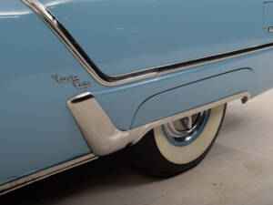 Image 19/48 of Oldsmobile 98 Coupe (1953)
