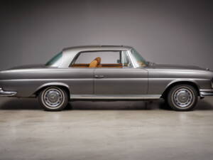 Immagine 5/46 di Mercedes-Benz 280 SE 3,5 (1971)