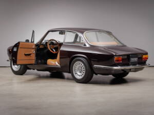 Immagine 18/35 di Alfa Romeo Giulia 1300 GT Junior (1973)