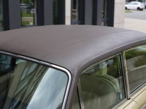 Image 22/37 of Rolls-Royce Silver Shadow II (1978)