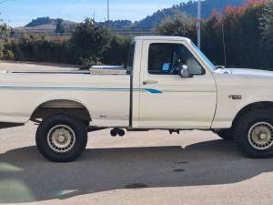 Image 4/20 of Ford F-150 (1992)