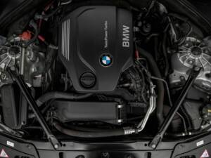 Immagine 6/8 di BMW 520i Touring (2015)