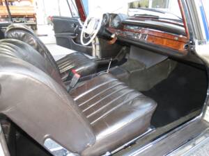 Image 39/73 de Mercedes-Benz 280 SE (1969)
