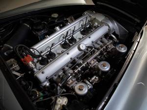 Image 11/31 of Aston Martin DB 4 (1961)