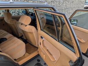 Bild 9/17 von Mercedes-Benz 280 TE (1984)