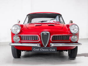 Image 2/39 of Alfa Romeo 2000 Spider (1960)
