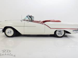 Image 26/50 of Oldsmobile Super 88 Convertible (1957)