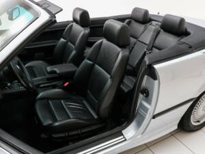 Afbeelding 10/17 van BMW 325i (1994)