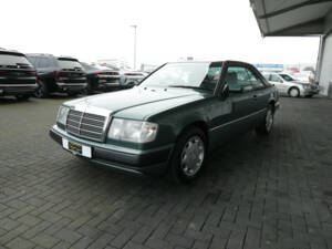 Bild 3/28 von Mercedes-Benz E 320 (1993)