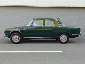 Image 6/99 of Alfa Romeo 1750 Berlina (1970)