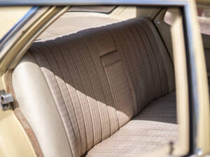 Image 36/40 of Mercedes-Benz 350 SE (1975)