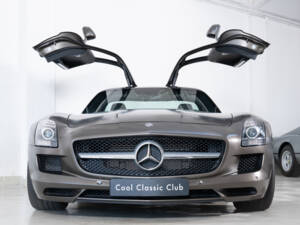 Image 2/33 of Mercedes-Benz SLS AMG (2010)