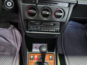 Imagen 23/69 de Mercedes-Benz 190 E 1.8 (1991)