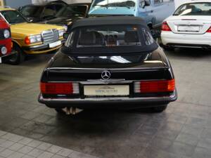 Image 9/22 de Mercedes-Benz 560 SL (1987)