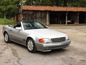 Image 2/76 of Mercedes-Benz 300 SL-24 (1993)