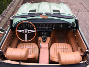 Image 45/60 de Jaguar E-Type (1970)