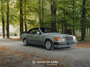 Image 4/43 of Mercedes-Benz 300 CE-24 (1993)