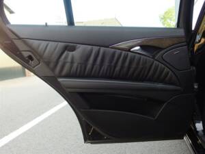 Image 51/98 of Mercedes-Benz E 63 AMG T (2008)