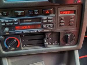 Immagine 18/23 di BMW 316i Touring (1993)