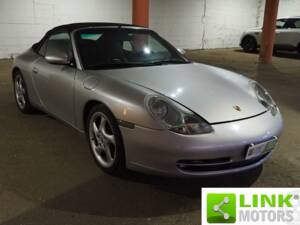 Image 2/10 of Porsche 911 Carrera (1999)