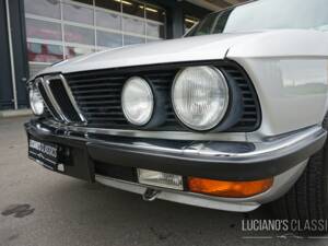 Image 15/59 of BMW 528i (1982)