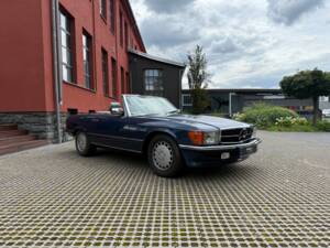 Image 9/30 of Mercedes-Benz 560 SL (1987)