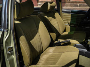 Image 38/46 of BMW 525 (1978)