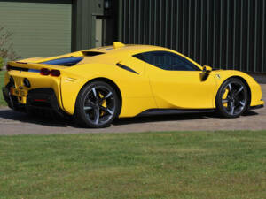 Bild 13/44 von Ferrari SF90 Stradale (2021)