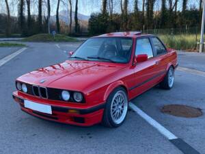 Image 117/180 de BMW 316i (1989)