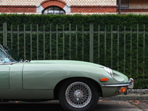 Image 21/60 de Jaguar E-Type (1970)