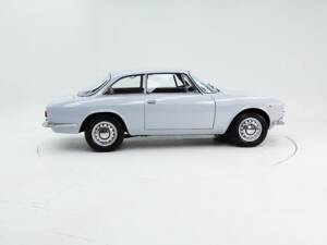 Bild 6/15 von Alfa Romeo Giulia 1300 GT Junior (1971)