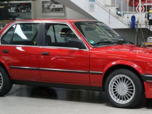 Image 22/26 de BMW 325e (1987)