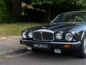 Image 7/23 of Daimler Double Six (1992)