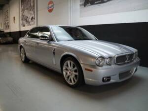 Bild 2/50 von Jaguar XJ 8 4.2 (2008)