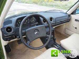 Bild 10/10 von Mercedes-Benz 240 D (1982)