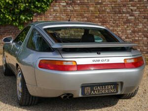 Immagine 31/50 di Porsche 928 GTS (1993)