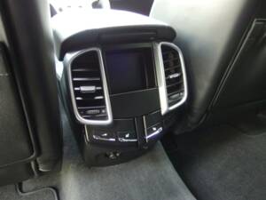 Bild 74/98 von Porsche Cayenne Turbo (2010)
