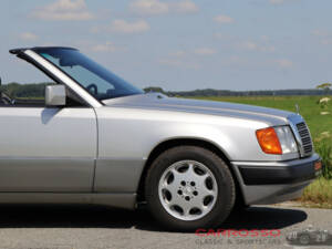 Bild 24/39 von Mercedes-Benz 300 CE-24 (1992)