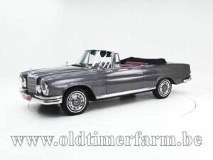 Image 1/15 de Mercedes-Benz 220 SE b (1963)