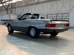 Imagen 5/52 de Mercedes-Benz 500 SL (1984)