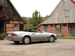 Image 5/76 of Mercedes-Benz 300 SL-24 (1993)