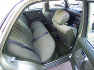 Immagine 12/29 di Mercedes-Benz 280 E (1983)