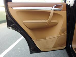 Image 60/93 of Porsche Cayenne Turbo (2007)