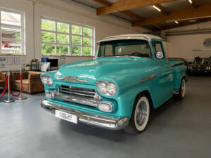 Image 1/38 of Chevrolet Apache Stepside (1958)