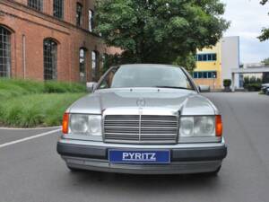 Immagine 5/19 di Mercedes-Benz 300 CE-24 (1992)