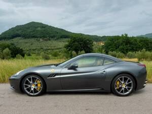 Immagine 6/11 di Ferrari California (2010)