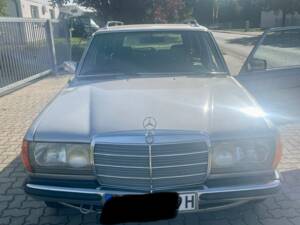 Image 1/19 of Mercedes-Benz 230 TE (1981)